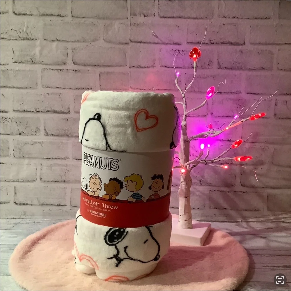 Peanuts Snoopy Pink Hearts Valentines Day Throw
